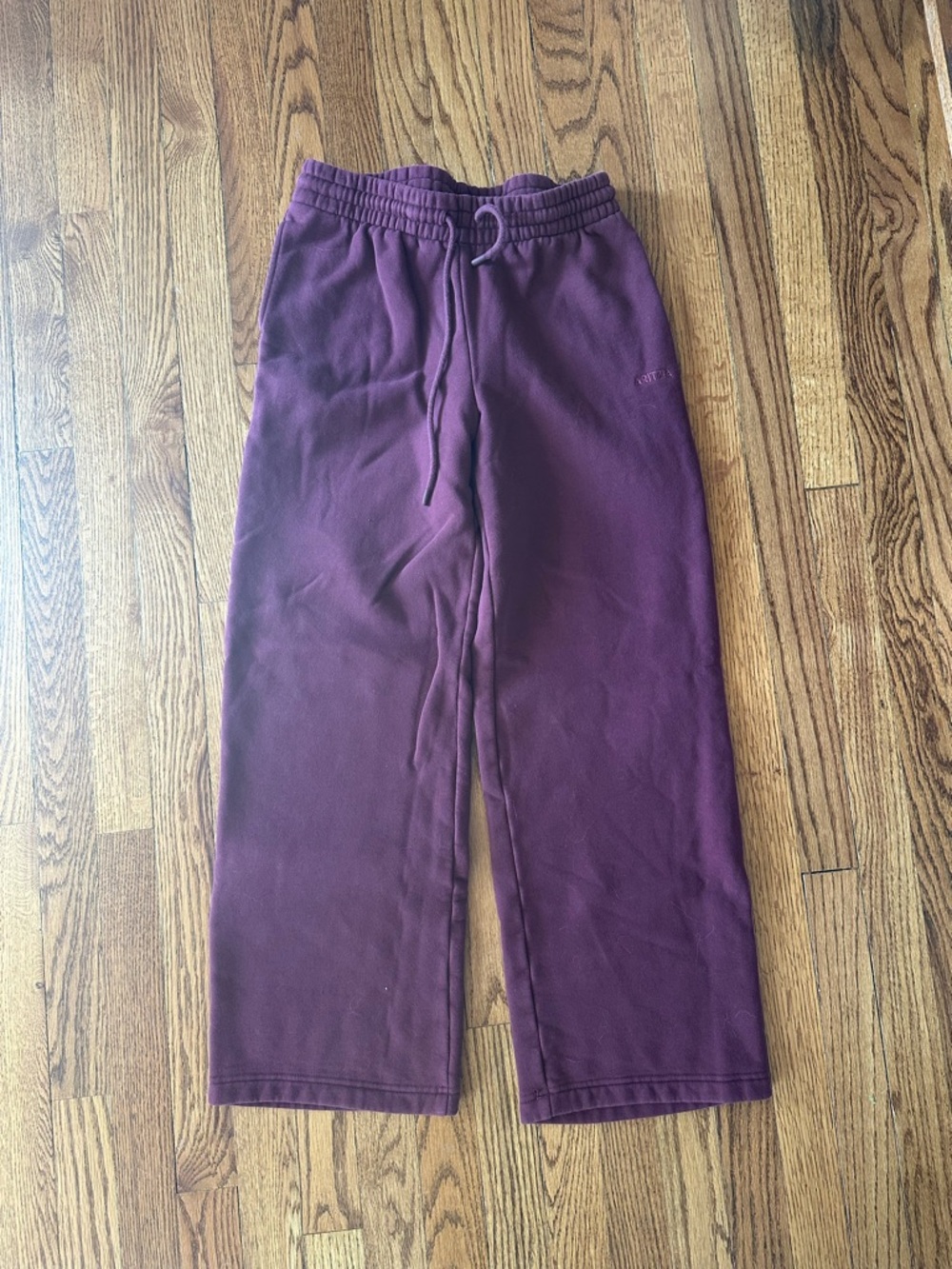 Aritzia Women’s Maroon Boyfriend Fit Fleece Sweats